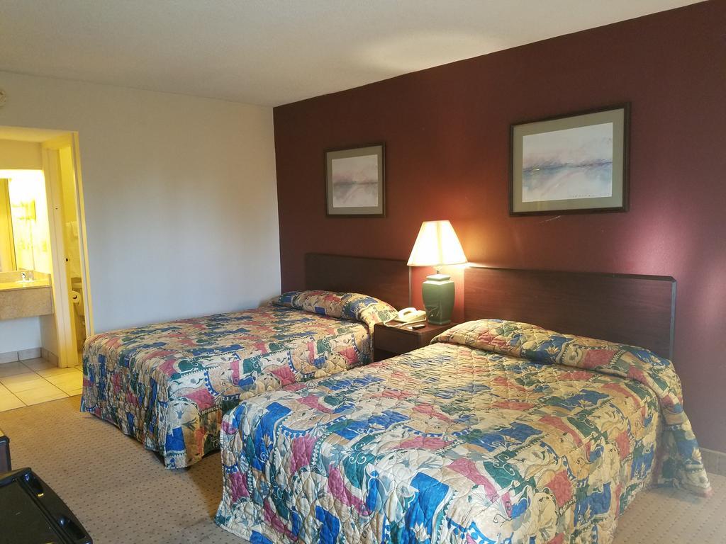 American Inn Skippers/Emporia Area ภายนอก รูปภาพ