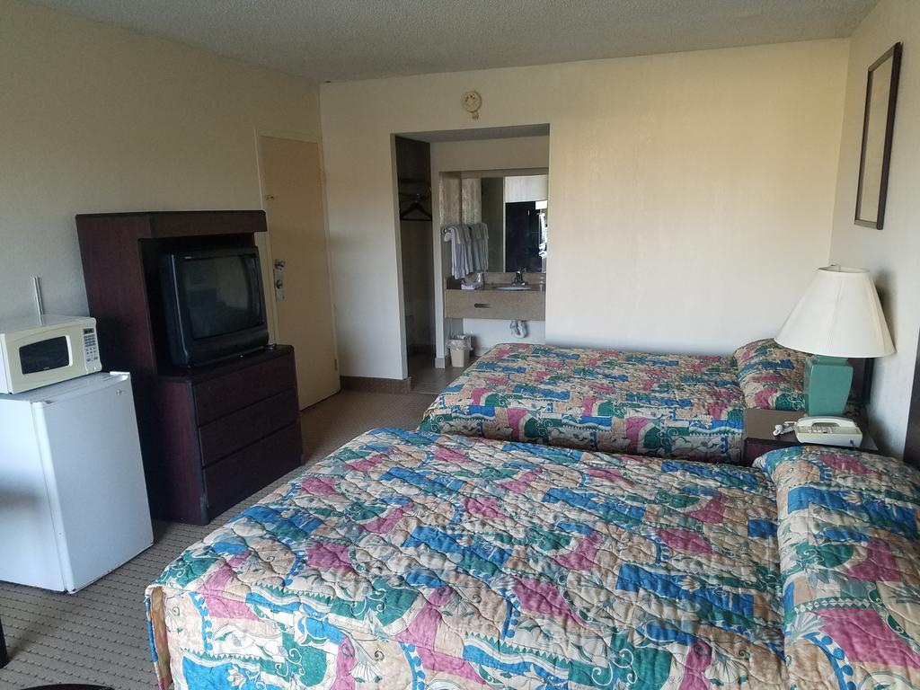 American Inn Skippers/Emporia Area ภายนอก รูปภาพ
