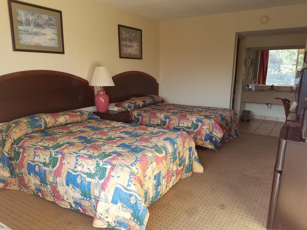 American Inn Skippers/Emporia Area ภายนอก รูปภาพ