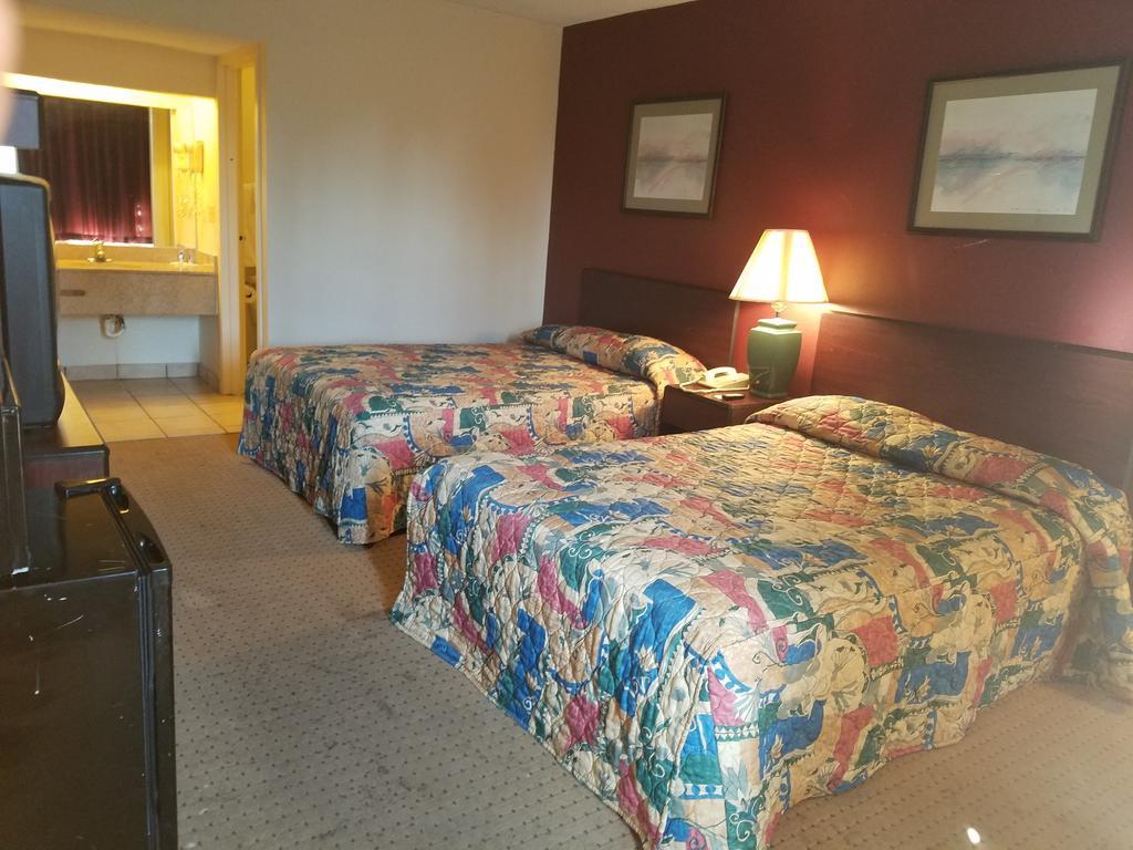 American Inn Skippers/Emporia Area ภายนอก รูปภาพ
