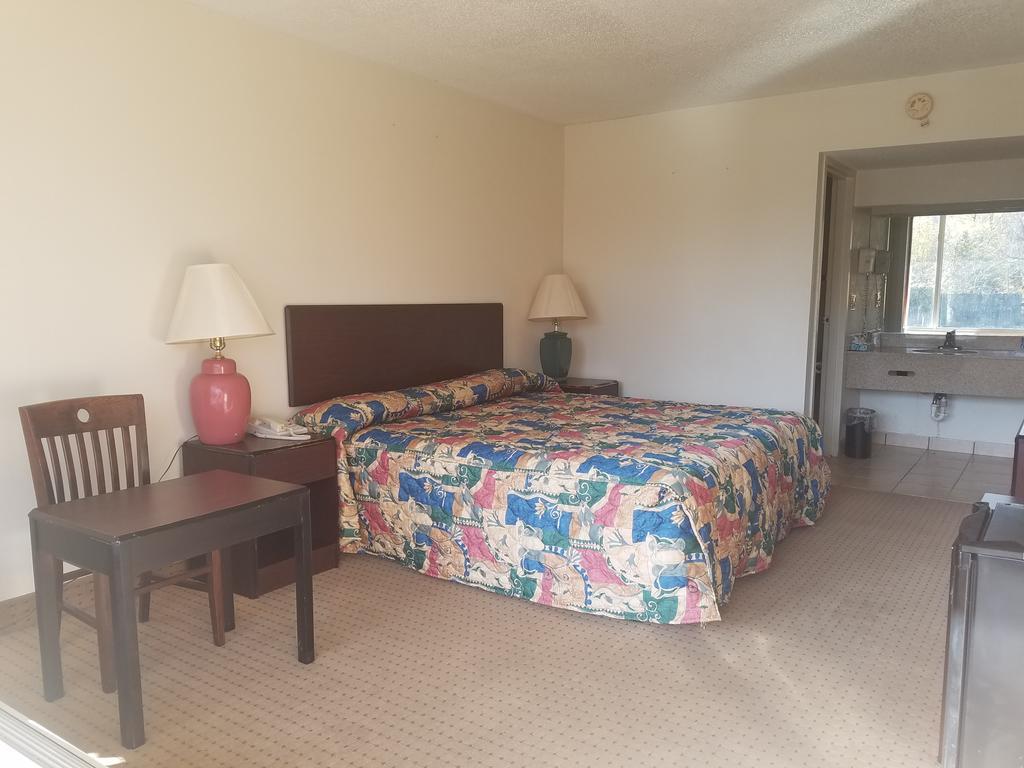 American Inn Skippers/Emporia Area ภายนอก รูปภาพ